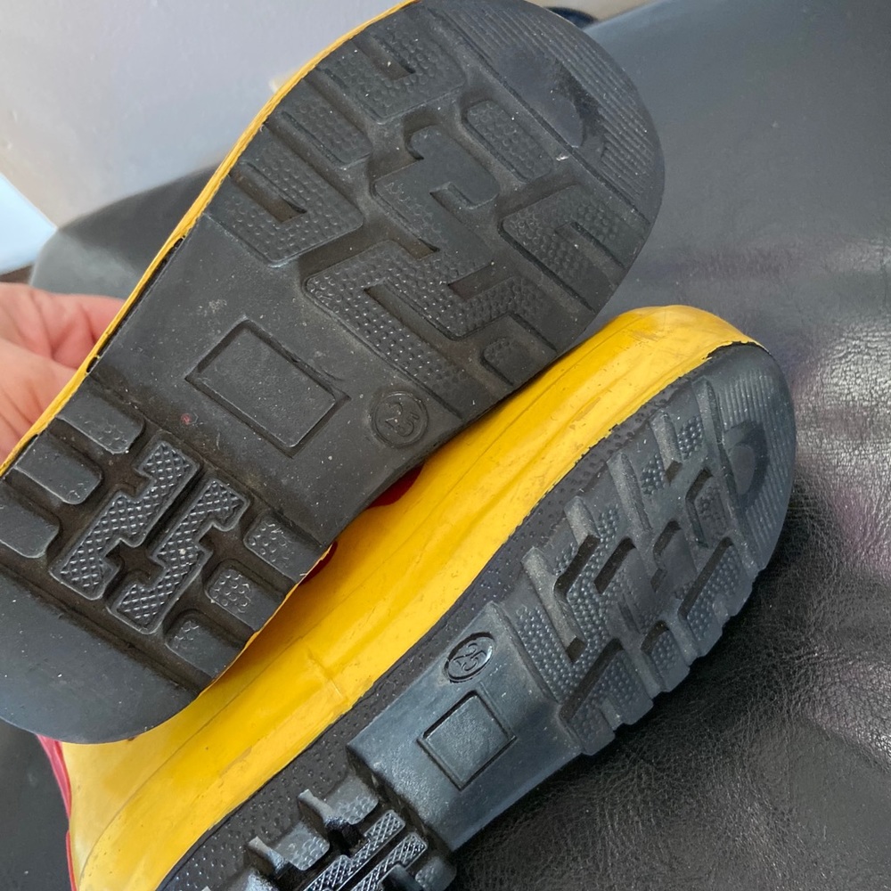 Fireman rain boots - Picture 3 of 3